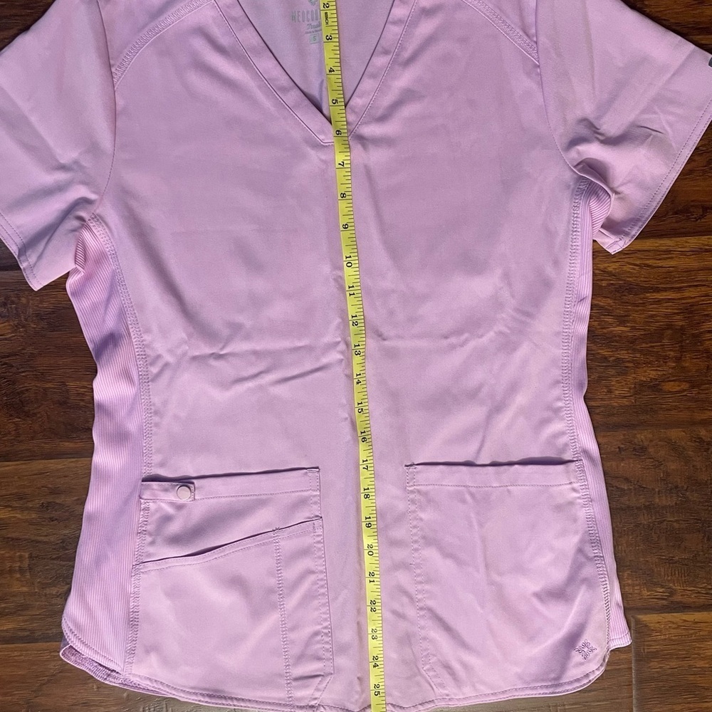 Med Couture Lilac V-Neck Shirttail Women's SCRUBS top - Picture 11 of 13